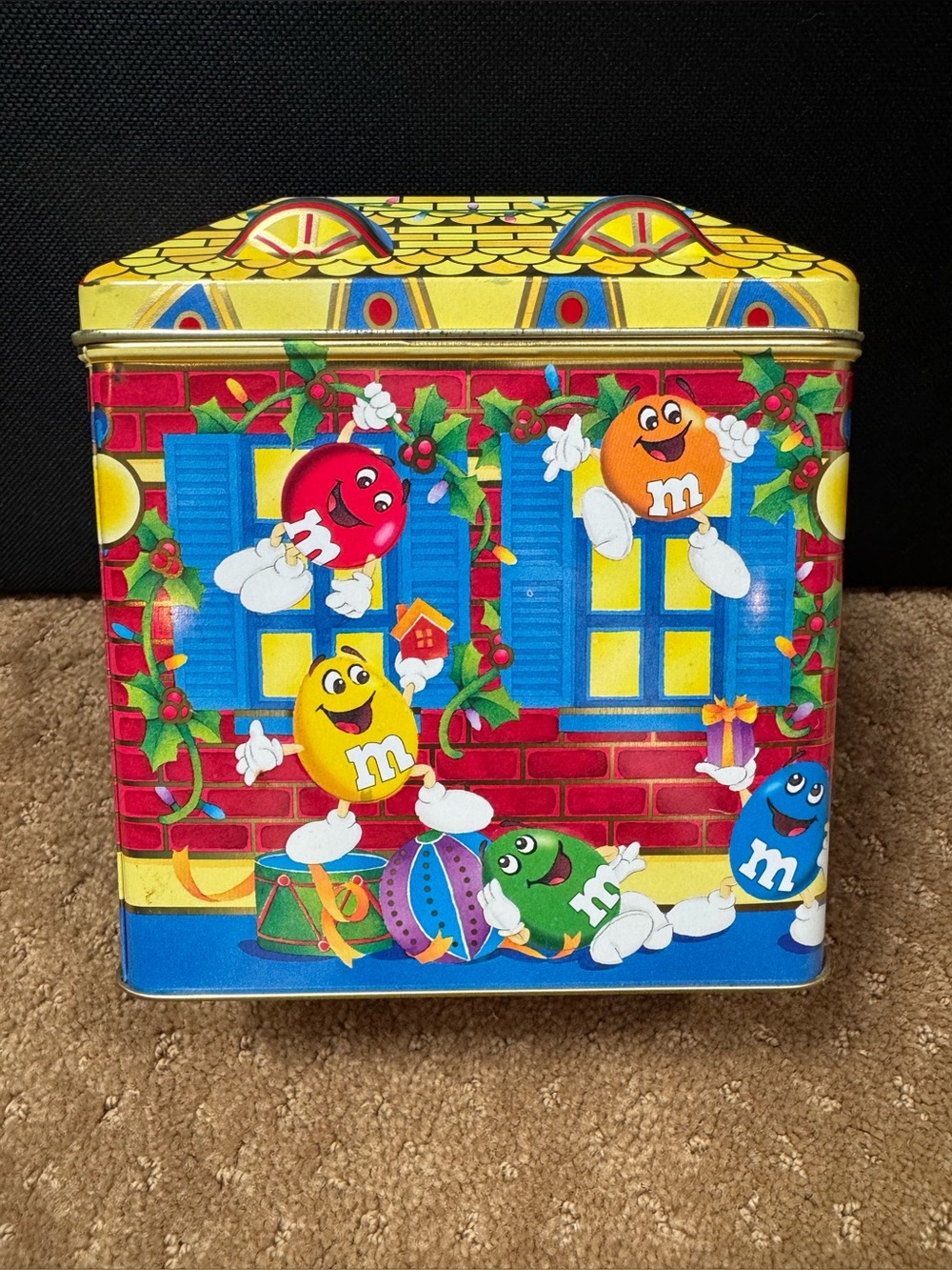 Rare limited edition  1996 M&M's
Christmas Village Series  Tin.